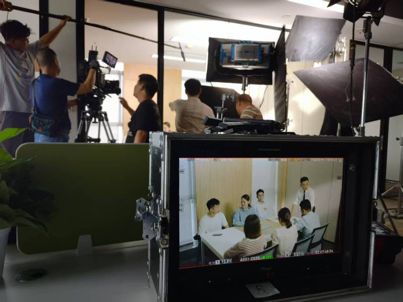 通化县TVC拍摄公司：科技产品视觉化大师，诠释未来感与功能美学